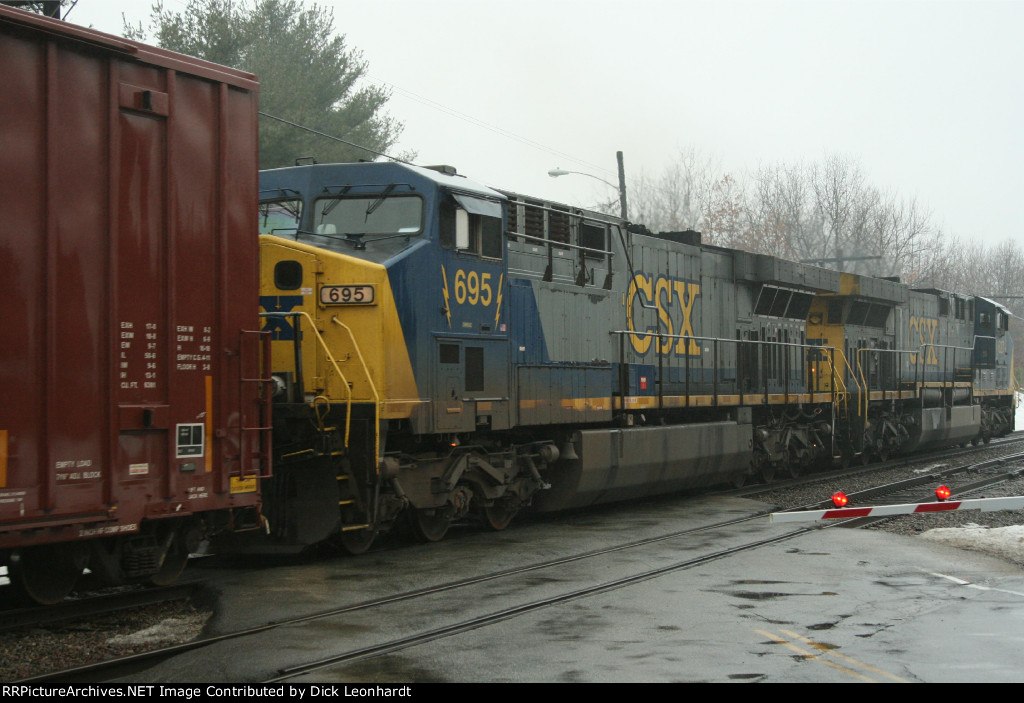 CSX 695